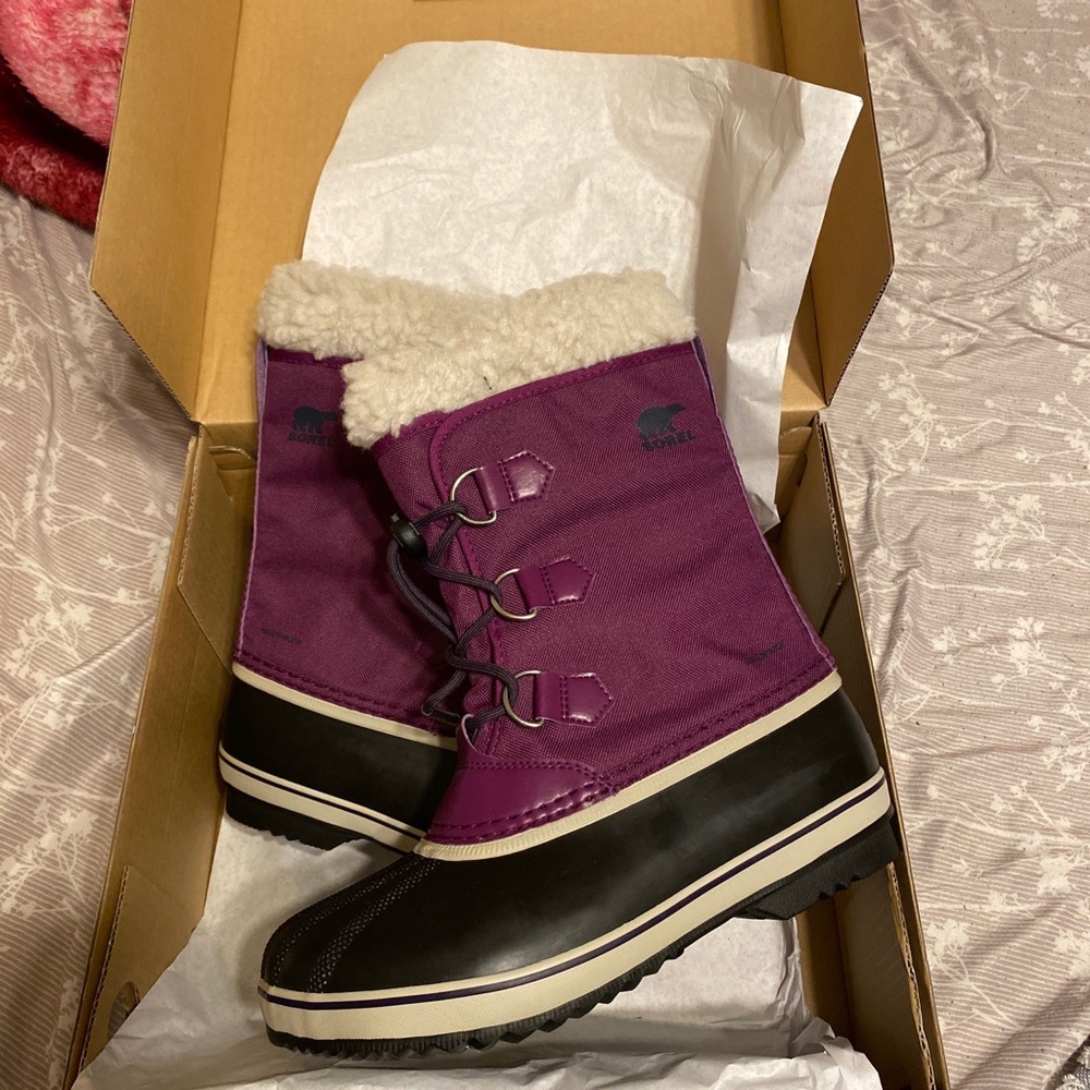 NWT SOREL 6 Womens/Youth